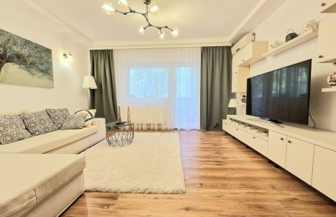 Apartament 5 camere decomandat et.1 renovat Micalaca Miorita preț 119000 euro neg