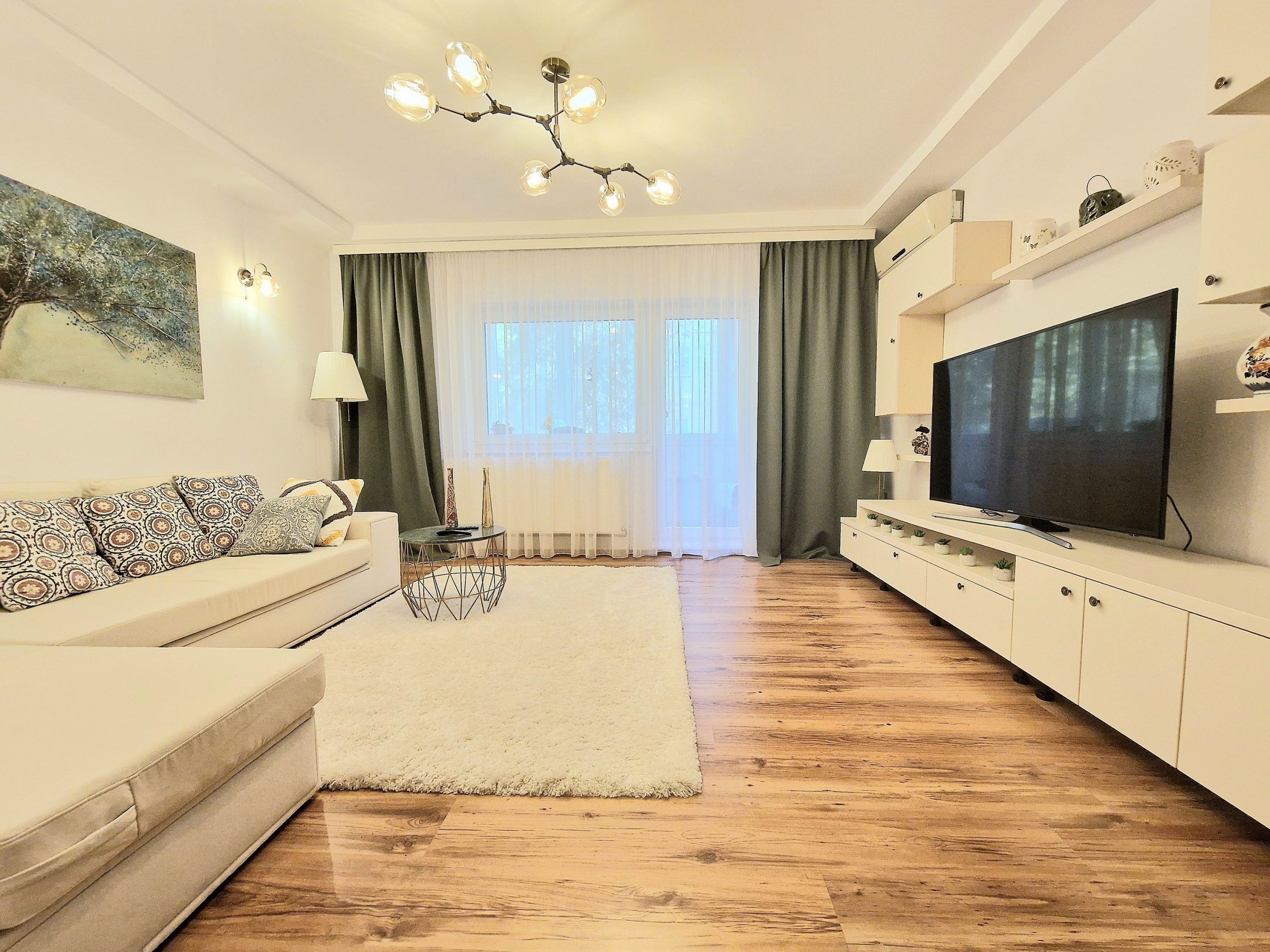 Apartament 5 camere decomandat et.1 renovat Micalaca Miorita preț 119000 euro neg