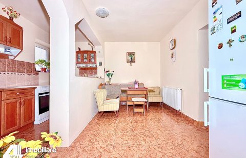 Casa 3 camere în Semlac, teren 1440 mp, amenajată și mobilată + centrală gaz